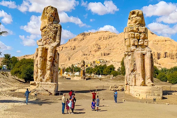 Memnon statues